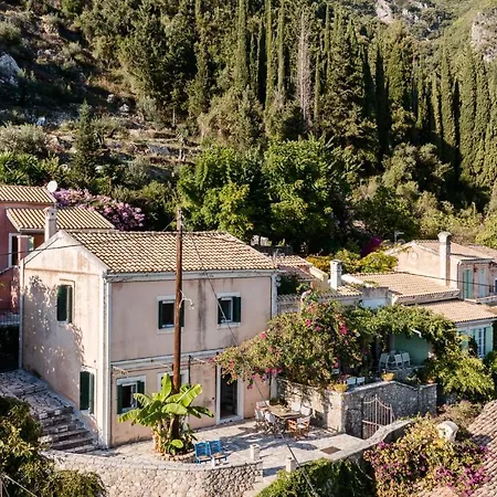 Rustic Escape By Konnect, Feriehus *