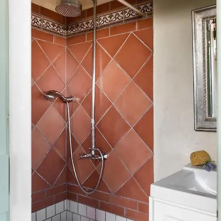 Rustic Escape By Konnect, Feriehus *