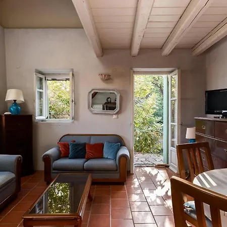 Rustic Escape By Konnect, בית נופש *