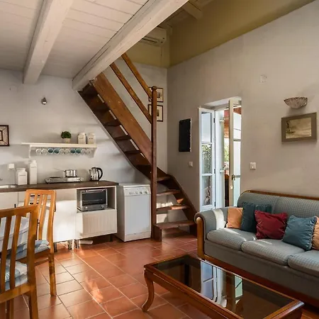 Rustic Escape By Konnect, Σπίτι διακοπών